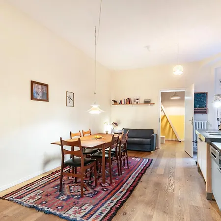 Apartment Schoene Dreizimmerwohnung *